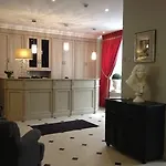 Des Comédies 3*