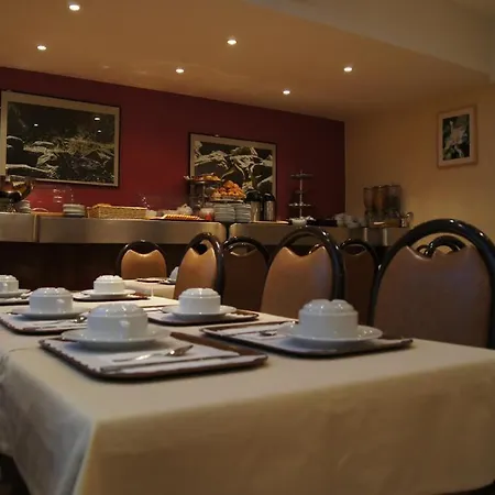 Des Comédies 3*