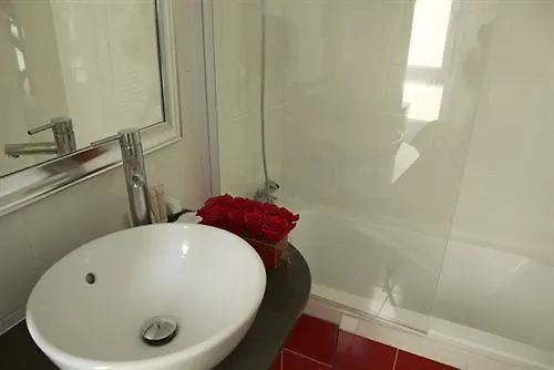 Hotel Des Comédies 3*
