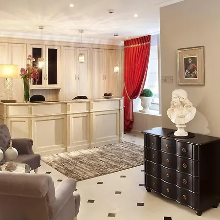 Des Comedies Hotell 3*