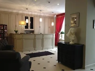 Des Comédies 3*
